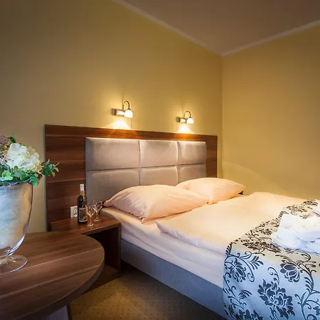 Trzy Sosny Hotel 2*