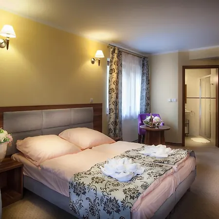 Trzy Sosny Szálloda 2*