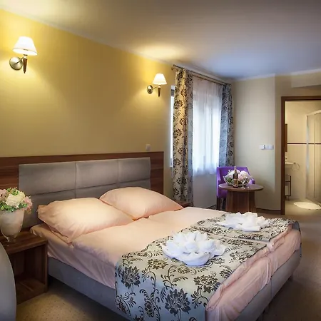 Hotel Trzy Sosny 2*